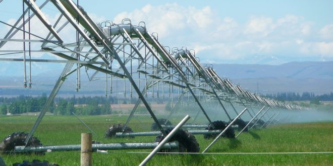 L'empreinte eau d'un produit a longtemps été difficile à évaluer. D'où vient l'eau ? Quelle technologie est utilisée pour la traiter et la transporter ? Autant de questions auxquelles les chercheurs ont dû répondre pour mieux mesurer l'impact environnemental.